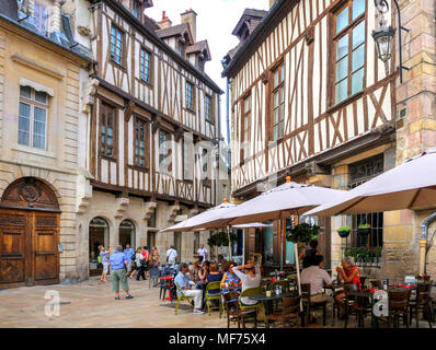 Straßencafé in Dijon, Cote d ' or, Burgund, Frankreich Stockfoto