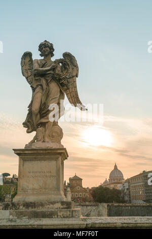 Italien, Latium, Rom, Engel auf der Ponte Sant'Angelo Stockfoto