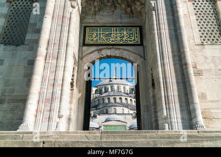 Türkei, Istanbul, Sultan Ahmed Moschee, Portal Stockfoto