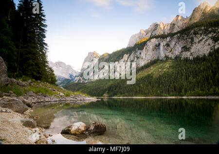 Österreich, Salzkammergut, Gosau, Gosausee Gosaukammbahn im Hintergrund bei Sonnenuntergang Stockfoto