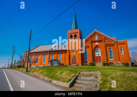 LANCASTER, USA - April, 18, 2018: Im freien Blick auf alten historischen Kirche in Lancaster PA Schuß von der treets Stockfoto