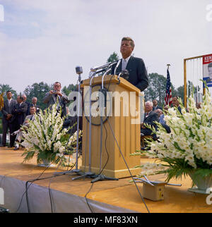 SWPC-JFK-C 002-006 17 September 1960 Senator John F. Kennedy spricht während einer Kampagne stop in North Carolina. Stockfoto