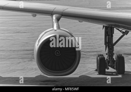 Schwarz-weiß Foto eines Flugzeuges Motor und ein Getriebe mit Teil o einen Flügel Stockfoto