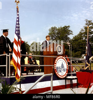 ST-C 205-12-63 10 Juni 1963 Beginn Adresse bei der American University, Washington, DC. Bitte credit' Cecil Stoughton, White House/John Fitzgerald Kennedy Library, Boston". Stockfoto