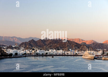 Al sagte. Al sagte ist eine luxusyacht von Sultan Qaboos von Oman gehört. Al sagte ist eine Luxusyacht im Besitz des Sultan Qaboos von Oman. Stockfoto