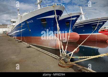 Taits 11, Herausforderung, Chris Andra und tugendhaft pelagischen Fischereifahrzeugen, bei Fraserburgh Hafen. Besonders mit den Wulstbug design Stockfoto