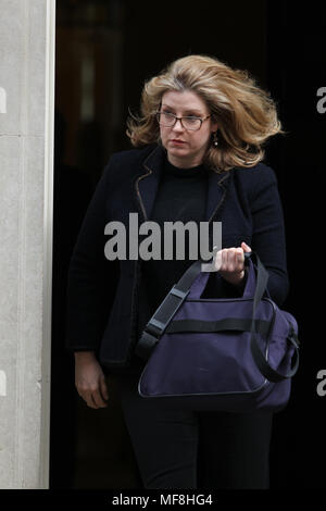 London, UK, 24. April 2018, Penny Mordaunt MP Minister für Internationale Entwicklung gesehen an einer Kabinettssitzung in Downing Street 10 Stockfoto