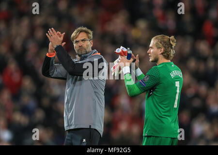 24. April 2018, Liverpool, Liverpool, England; UAFA Champions League Halbfinale, Hinspiel, Liverpool v Roma; Jürgen Klopp Manager von Liverpool und Loris Karius von Liverpool begrüßen die Fans nach dem Gewinn 5-2 Stockfoto