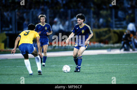 FIFA WM-Italia 1990 10.06.1990, Stadio delle Alpi, Turin, Italien. Brasilien v Schweden Anders Limpar - Schweden Stockfoto