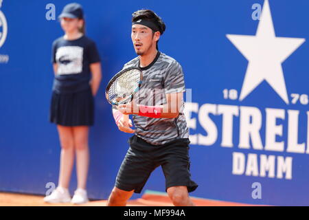 Yuichi Sugita (JPN), 23. April 2018 - Tennis: Yuichi Sugita von Japan während singles Runde 1 Spiel gegen Guillermo Garcia - Lopez von Spanien auf der Barcelona Open Banc Sabadell Tennis Turnier auf dem Gelände des Real Club de Tenis de Barcelona in Barcelona, Spanien. (Foto von mutsu Kawamori/LBA) [3604] Stockfoto