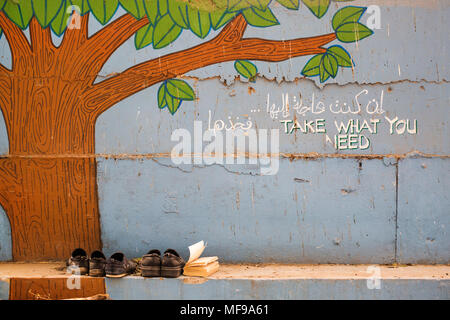 Secret Garden in Salmiya, Kuwait, wo Sie können spenden Kleidung, Schuhe und Bücher zu Menschen in Not Stockfoto