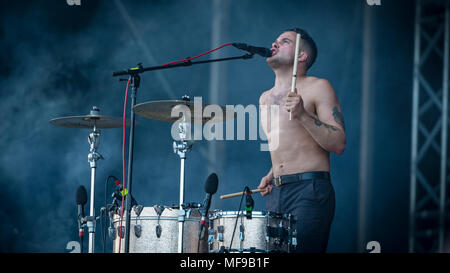 Slaves Smashing es am Sonntag Nachmittag auf der großen Bühne an der siegreichen Festival 2017 Stockfoto