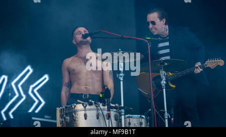 Slaves Smashing es am Sonntag Nachmittag auf der großen Bühne an der siegreichen Festival 2017 Stockfoto