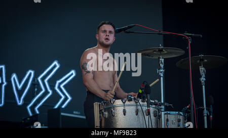 Slaves Smashing es am Sonntag Nachmittag auf der großen Bühne an der siegreichen Festival 2017 Stockfoto