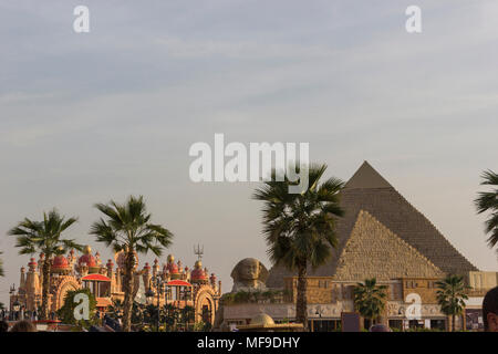 DUBAI, VAE - Feb 12: Ägypten Pavillon bei Global Village in Dubai, UAE, als am 12.Februar 2014 gesehen. Das globale Dorf wird behauptet, der weltweit Größte zu sein Stockfoto