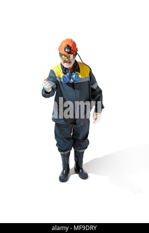 Das Studio shot der älteren bärtigen Mann bergmann an der Kamera auf einem weißen Hintergrund. Stockfoto