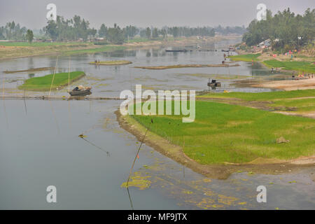 Bogra, Bangladesch - 28. Februar 2017: Die Bangali River ist ein langsamer Tod wegen des Mangels an Baggerarbeiten und/oder als Folge der menschlichen encroachme Stockfoto