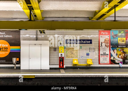 U-Bahn-Station Père-Lachaise an der Pariser Metro, die die Linien 2 und 3 der Pariser Metro, Paris, Frankreich, bedient Stockfoto