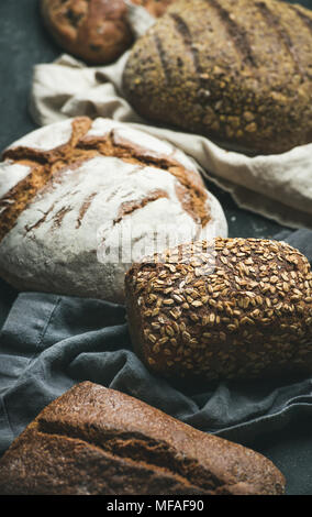 Close-up von Roggen, Weizen und multigrain Rustikales Brot Brote Stockfoto