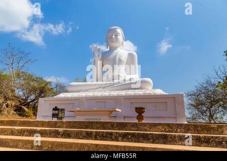 Der Buddha Statue in Abhaya mudra Hand darstellen, Symbol für Sicherheit Stockfoto