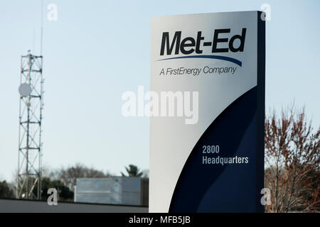 Ein logo Zeichen außerhalb des Hauptsitzes der Met-Ed, einer Tochtergesellschaft der FirstEnergy, Reading, Pennsylvania am 22. April 2018. Stockfoto