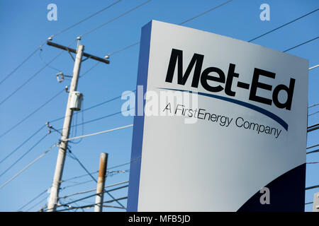 Ein logo Zeichen außerhalb des Hauptsitzes der Met-Ed, einer Tochtergesellschaft der FirstEnergy, Reading, Pennsylvania am 22. April 2018. Stockfoto