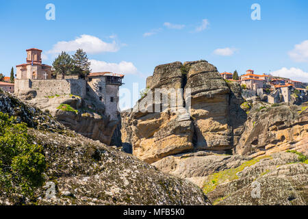 Kloster Varlaam in Meteora Berge, Thessalien, Griechenland. UNESCO-Welterbe Stockfoto