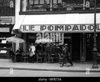 Paris Frankreich 1934 Le Pompadour Cafe Restaurant street scene Stockfoto