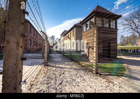 Elektrische stacheldrähte der deutschen nationalsozialistischen Konzentrations- und Vernichtungslager von Auschwitz Birkenau Weltkulturerbe, Polen Stockfoto