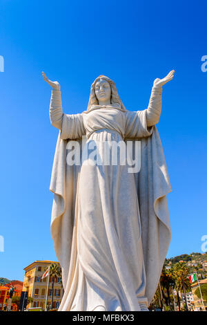 Statue von Santa Maria in Santa Margherita Ligure, das beliebte touristische Destination im Sommer Stockfoto