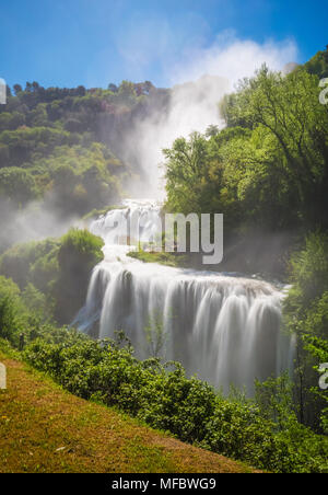 Terni (Umbrien, Italien) - Die Cascata delle Marmore ist ein Park mit einem künstlichen Wasserfall. Der Fall des Velino Fluss Insgesamt ist in der Höhe 165 Meter Stockfoto