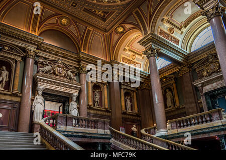 CAMBRIDGE, ENGLAND - 23. April: Innenraum des FitzWilliam Museum für Antiquitäten und Kunst in Cambridge, England Stockfoto