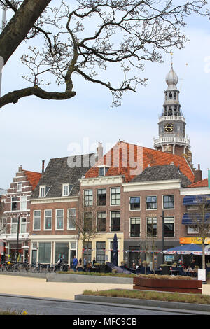 VlLISSINGEN, Niederlande, 14. APRIL 2018: Ansicht von Bellamy Park und St. James Kirche in Vlissingen. Das Zentrum von Geschäften und Cafés in diesem Küstenort. Stockfoto