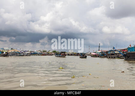 Can Tho, Vietnam - am 19. März 2017: Schwimmender Markt im Mekong Delta Stockfoto