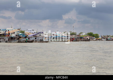 Can Tho, Vietnam - am 19. März 2017: Schwimmender Markt im Mekong Delta Stockfoto