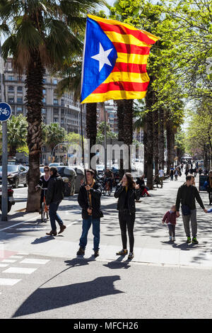 Die Estelada ist eine inoffizielle Flagge in der Regel von dem katalanischen Unabhängigkeit Unterstützer geflogen. Stockfoto