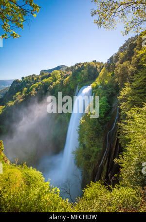 Terni (Umbrien, Italien) - Die Cascata delle Marmore ist ein Park mit einem künstlichen Wasserfall. Der Fall des Velino Fluss Insgesamt ist in der Höhe 165 Meter Stockfoto