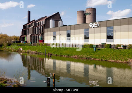 Brauerei Carlsberg und den Fluss Nene, Northampton, Northamptonshire, England, Großbritannien Stockfoto