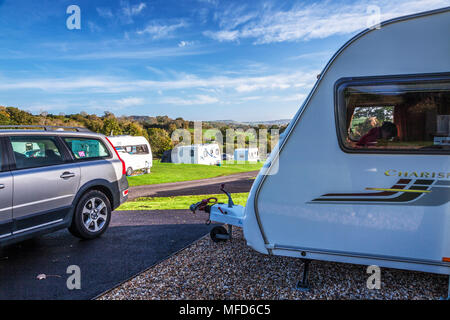 Ein Campingplatz mit Blick über die Landschaft von Dorset. Stockfoto