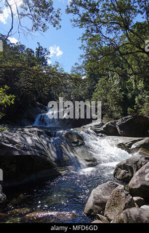 Josephine Falls eine klare Berg Oase fo Swimmingpool außen Cairns Queensland Australien verwendet Stockfoto