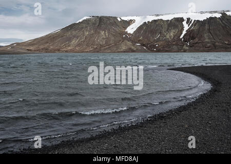 Krýsuvík, Island. Kleifarvatn ein vulkanischer Kratersee in der Nähe der geothermischen Bereich der Seltún. Es ist der größte See auf der Halbinsel Reykjanes Stockfoto