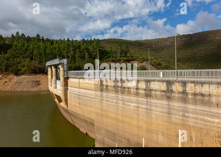 Die Staumauer Wehr am Mount Bold Reservoir an Kangarilla South Australia am 25. April 2018 Stockfoto