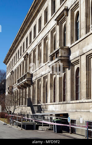 Osten Höhe des Furerbau des Führers Gebäude, gebaut 1933-1937, jetzt die Universität für Musik und Darstellende Kunst, München Stockfoto