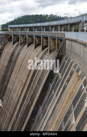 Die Staumauer Wehr am Mount Bold Reservoir an Kangarilla South Australia am 25. April 2018 Stockfoto