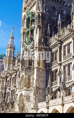 München Neues Rathaus, Neues Rathaus, zweite Phase, Gebäude, in einem reich verzierten neo-gotischen Stil 1898-1905, zentrale Turm & Glockenspiel Stockfoto