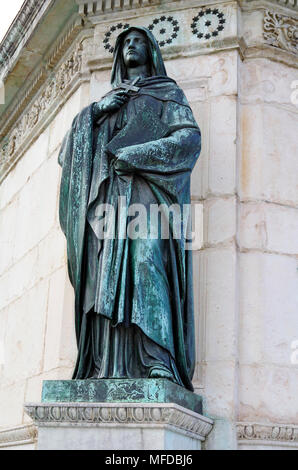 Eine der vier bronzenen Figuren an den Ecken der Sockel der Statue von König Ludwig II. von Bayern I, 1825-1848, Bildhauer Max von Widnmann Stockfoto