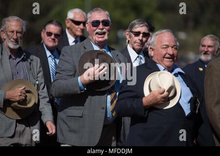 Canberra, Australien. 25 Apr, 2018. Veteranen März an den Nationalen Zeremonie, die an der Australian War Memorial gehalten wird das Anzac Tag in Canberra, Australien, 25. April 2018 zu gedenken. Credit: Zhu Nan/Xinhua/Alamy leben Nachrichten Stockfoto