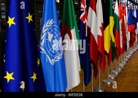 Brüssel, Belgien. 25. April 2018. Flagge auf einer internationalen Konferenz über die Zukunft von Syrien und der Region. Alexandros Michailidis/Alamy leben Nachrichten Stockfoto