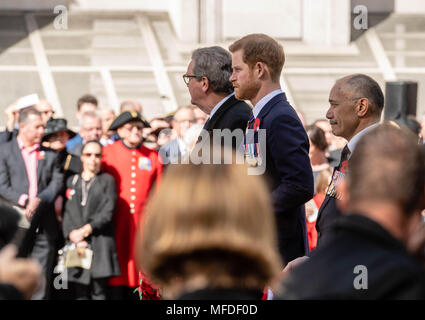 London, 25. April 2018, SKH Prinz Harry von Wales bei der jährlichen ANZAC Day Service am Ehrenmal in Whitehall, London Credit Ian Davidson/Alamy leben Nachrichten Stockfoto