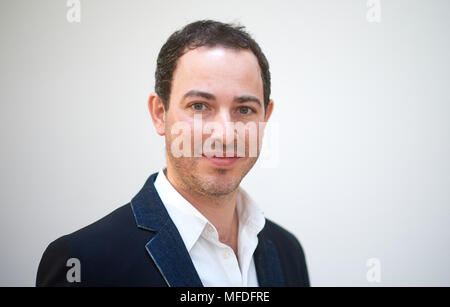 25 April 2018, Deutschland, Dortmund: Die neuen Executive Director, Tobias Ehinger. Das Theater Dortmund präsentiert die 2018/2019 Programm für Oper, Schauspiel, Kinder- und Jugendtheater, Ballett, und dem Philharmonischen Orchester Dortmund. Foto: Bernd Thissen/dpa Stockfoto